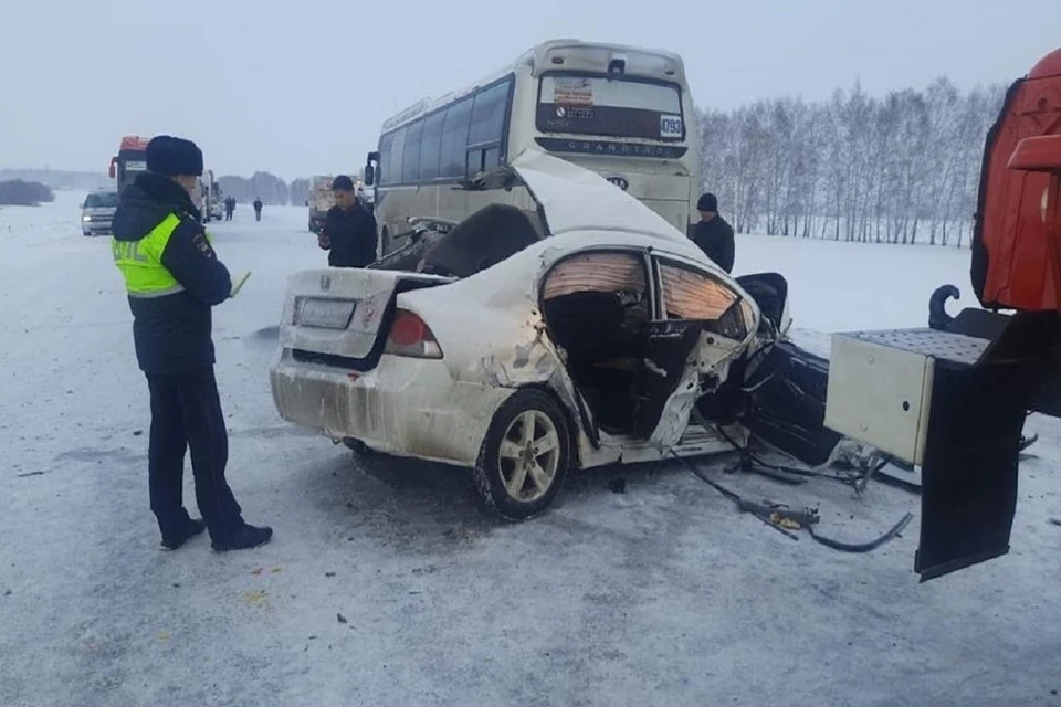 В ДТП погибли родители и младший из двух детей. Фото: ГУ МВД по НСО