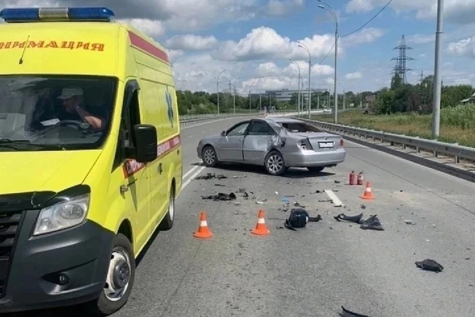 Водитель мотоцикла скончался в больнице.