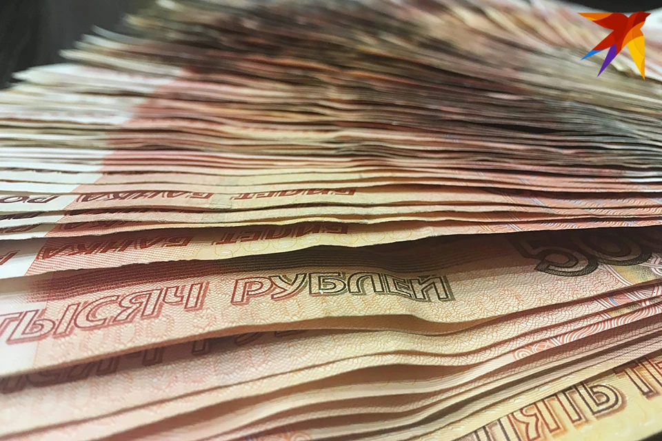 По отраслям больше всего дебиторских долгов перед обрабатывающими производствами, организациях сельского, лесного хозяйства и рыболовства