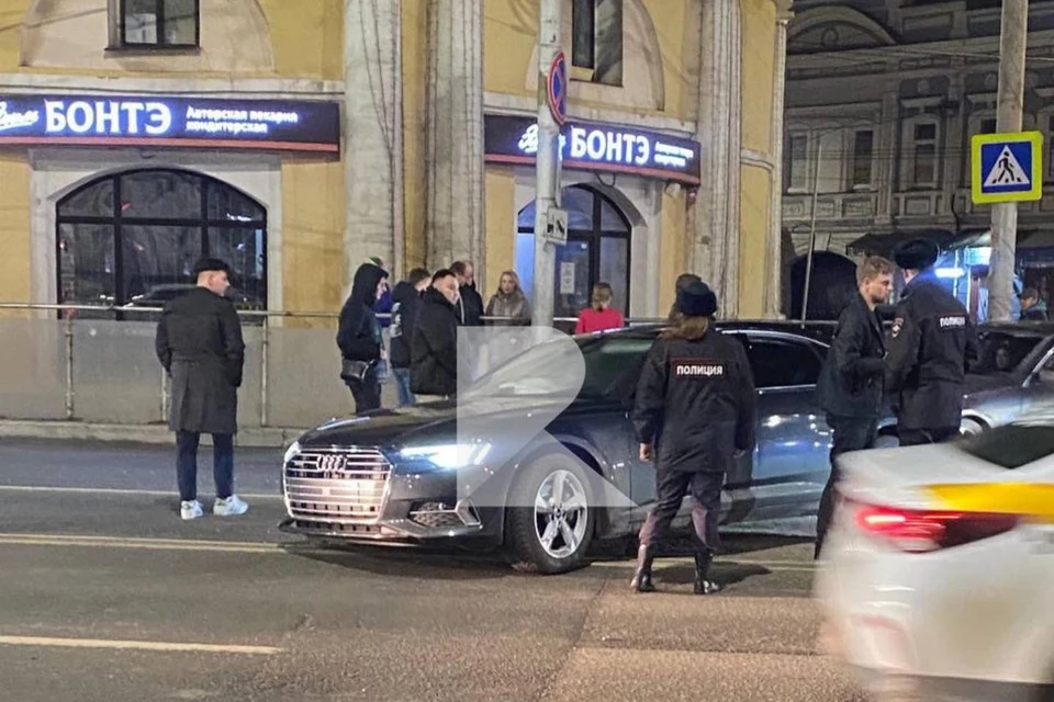 На площади Ленина попала в ДТП Audi.