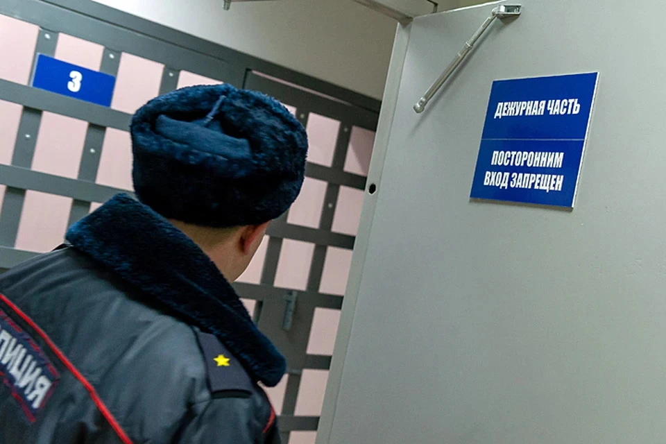 Полицейские задержали восемь человек, в отношении двух из них составили административные протоколы