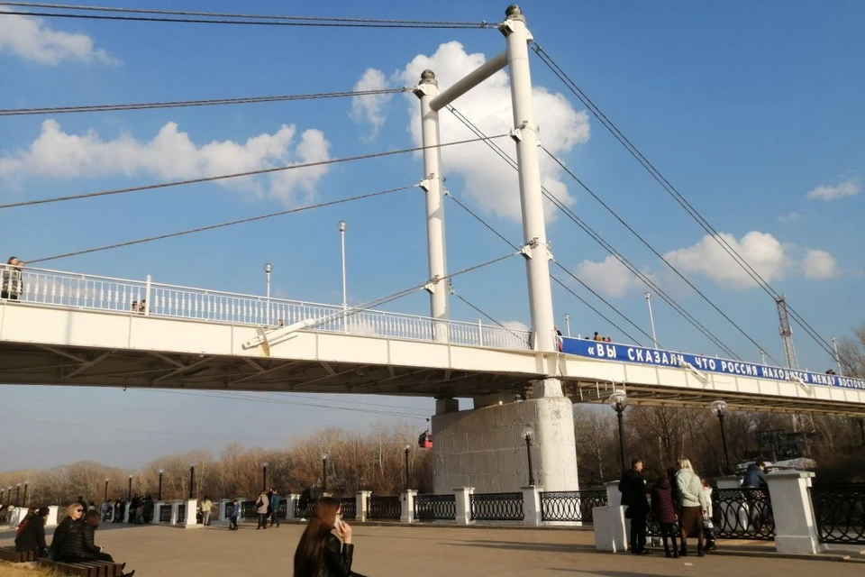 В минувшие выходные погода оренбуржцев тоже радовала. На набережной Урала было довольно людно