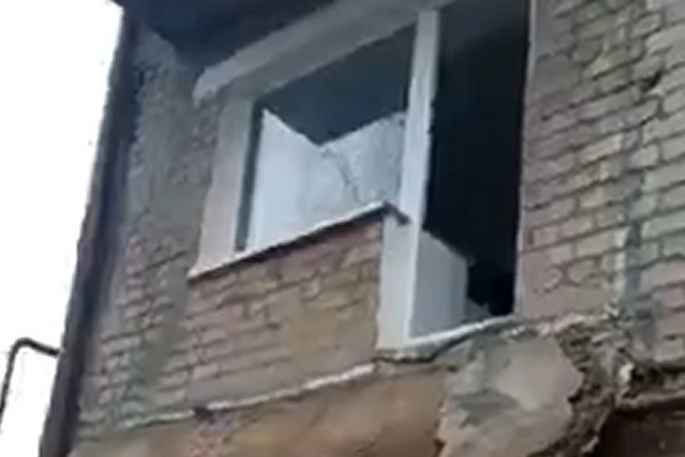 В Грязях Липецкой области рухнул балкон жилого дома