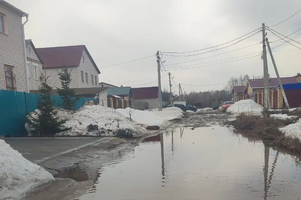 По улице Йолдызлы не то, чтобы пройти сложно, но и на машине проехать страшно.