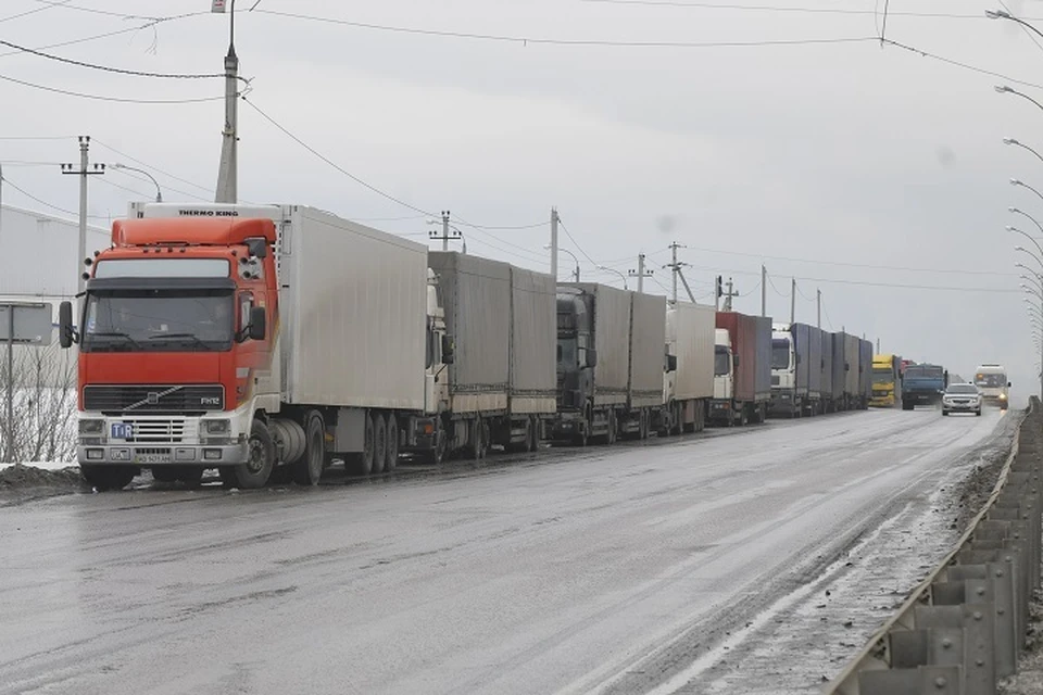 Ограничения распространяются на колесные тракторы и все виды транспорта, превышающие предельно допустимые осевые нагрузки.