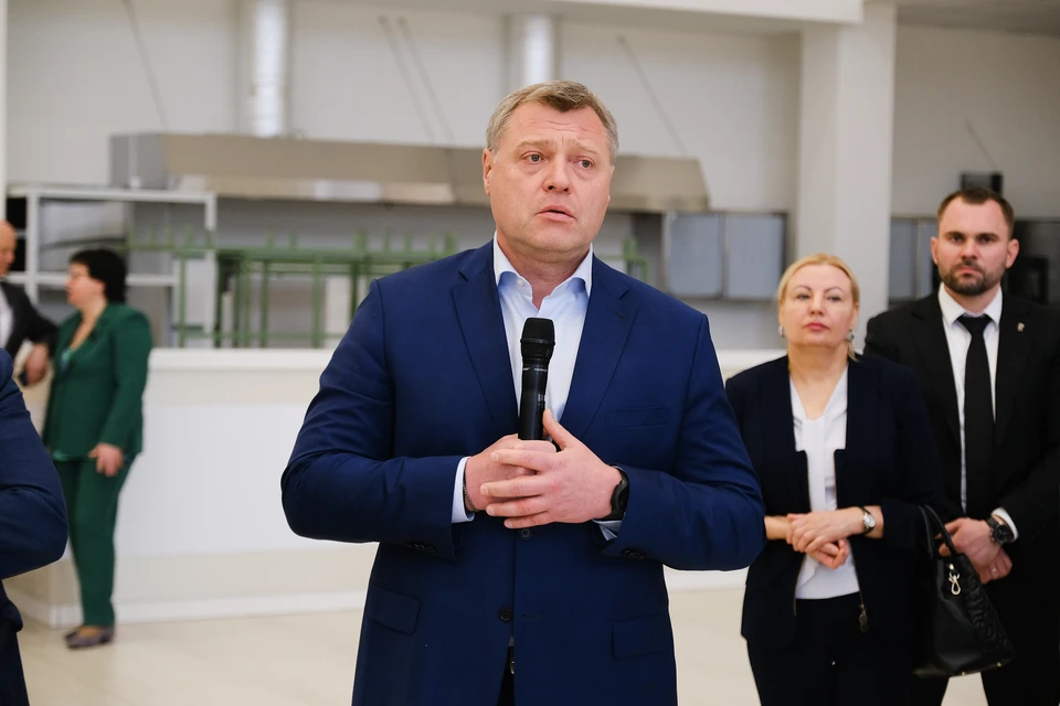 Губернатор Астраханской области рассмотрел проект молодежного центра