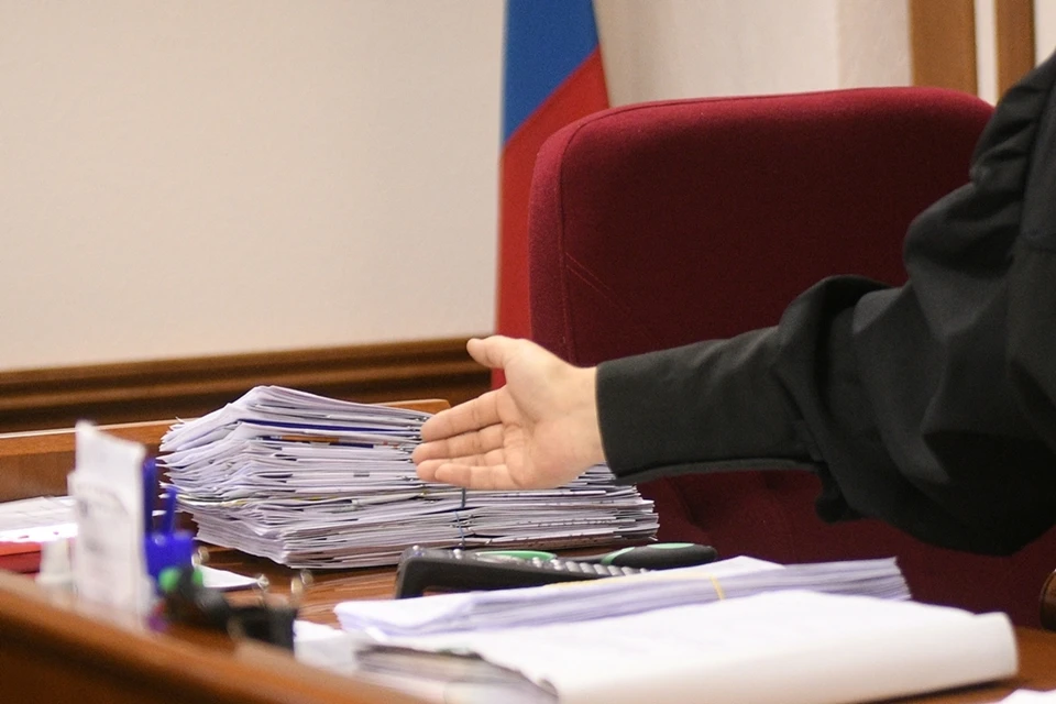 Военного обвиняют по двум статьям.