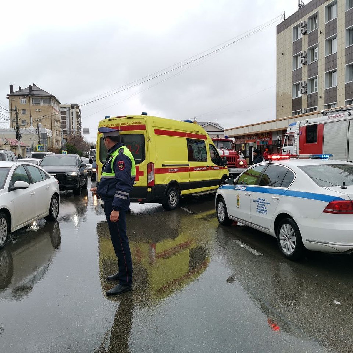 В Анапе перекрыли дороги из-за пожара - KP.RU