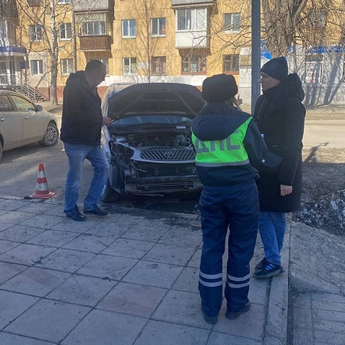 В Нижнем Тагиле ученица автошколы перепутала педали и сбила пенсионерку на  тротуаре - KP.RU