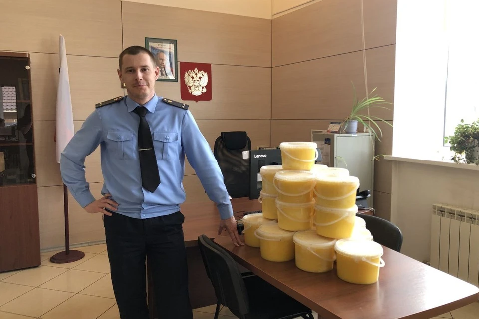 Сто килограмм вкусного полезного продукта получат военные на передовой от отзывчивых оренбуржцев. Фото: Максим Хафизов