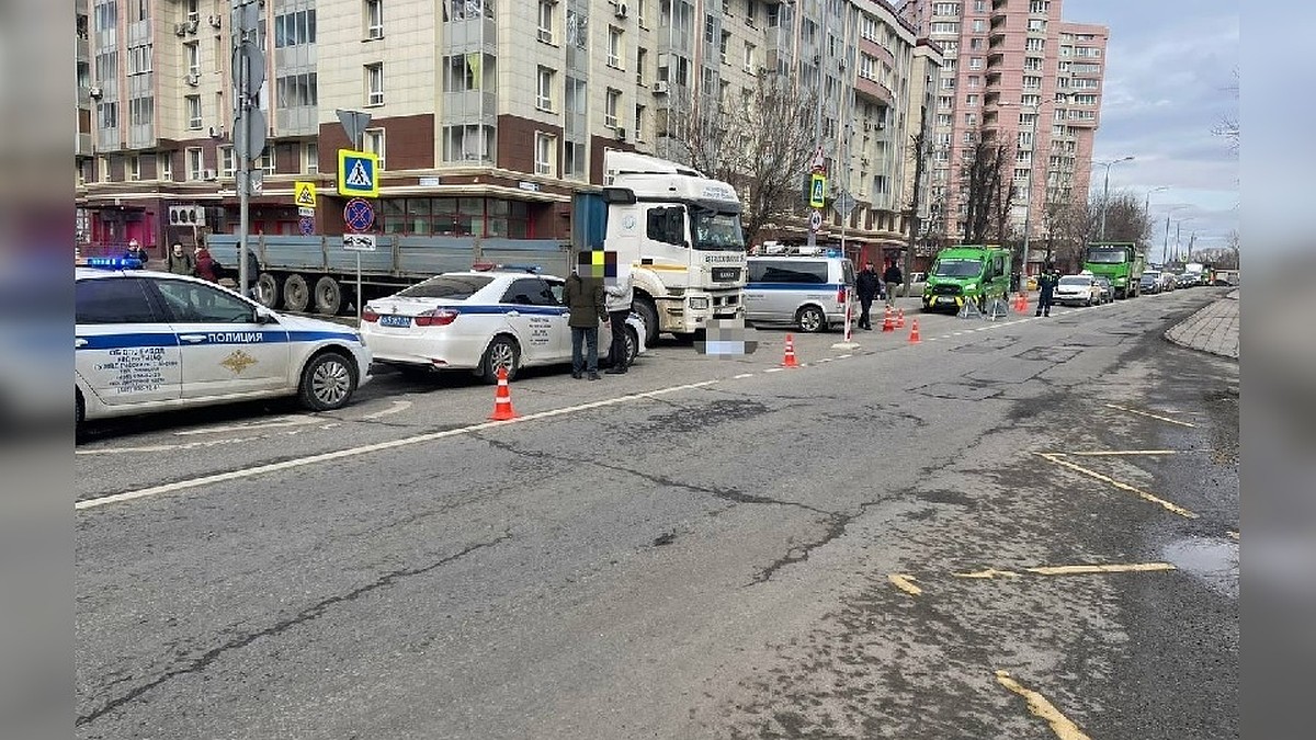 Водитель грузовика «Камаз» насмерть сбил девушку на пешеходном переходе в  Щербинке - KP.RU