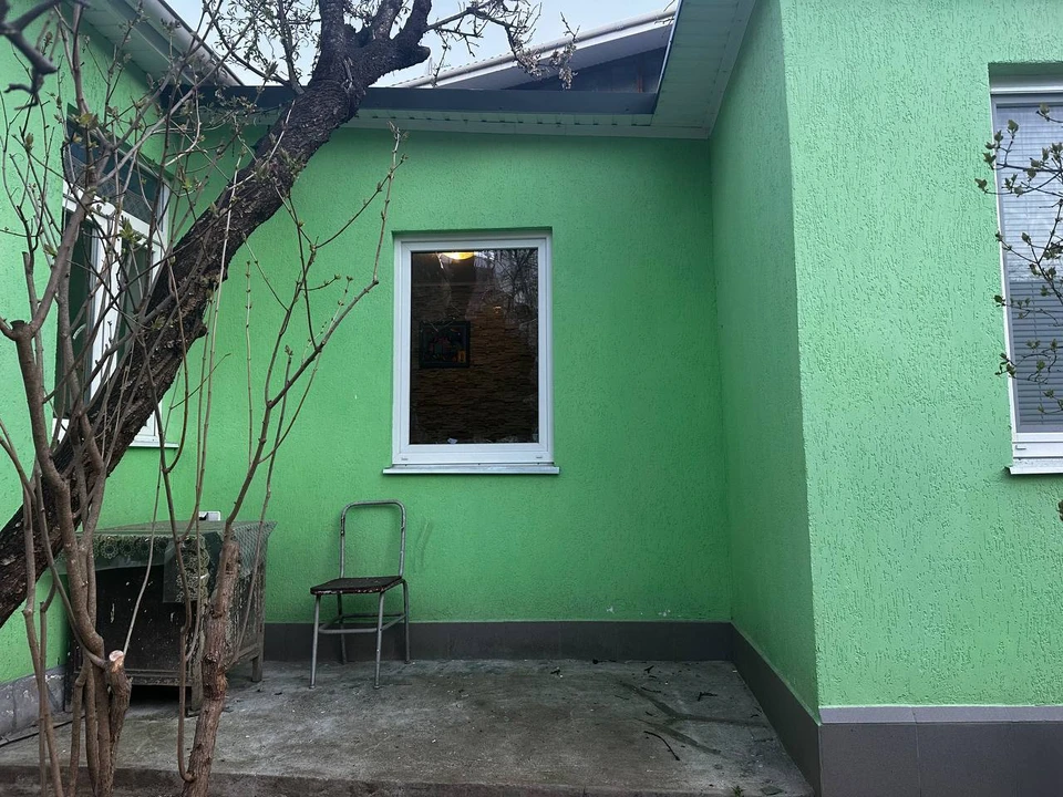 Мужчина через окно залез в пристройку дома, где спала его мать, и задушил ее, после чего расправился со своей бабушкой. Фото: прокуратура РК