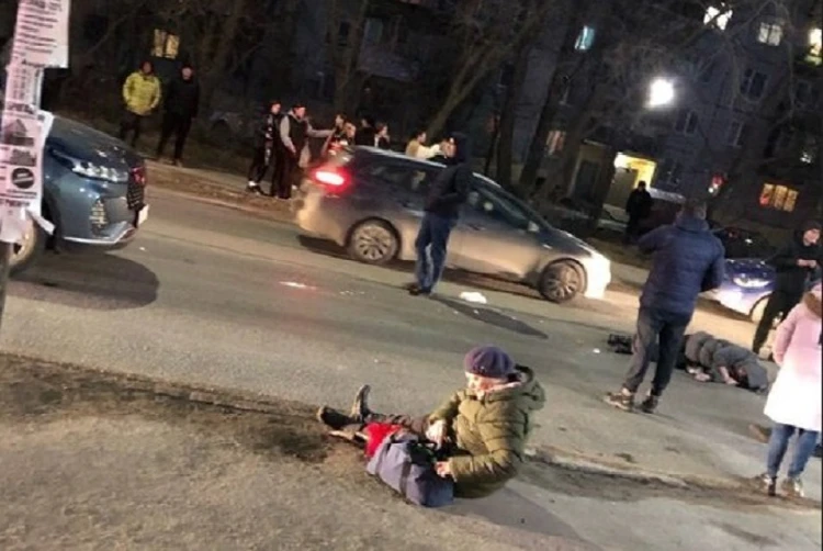 «Пешеходов разбросало, как кегли»: Машина сбила толпу людей в Нижнем Новгороде