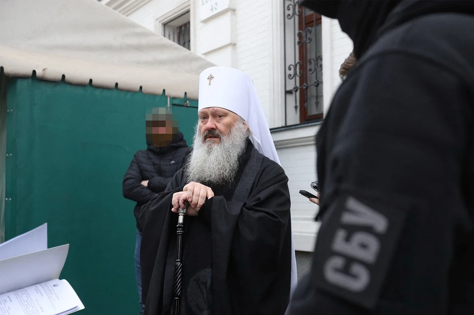 Суд отправил митрополита Павла под домашний арест на два месяца в электронном браслете