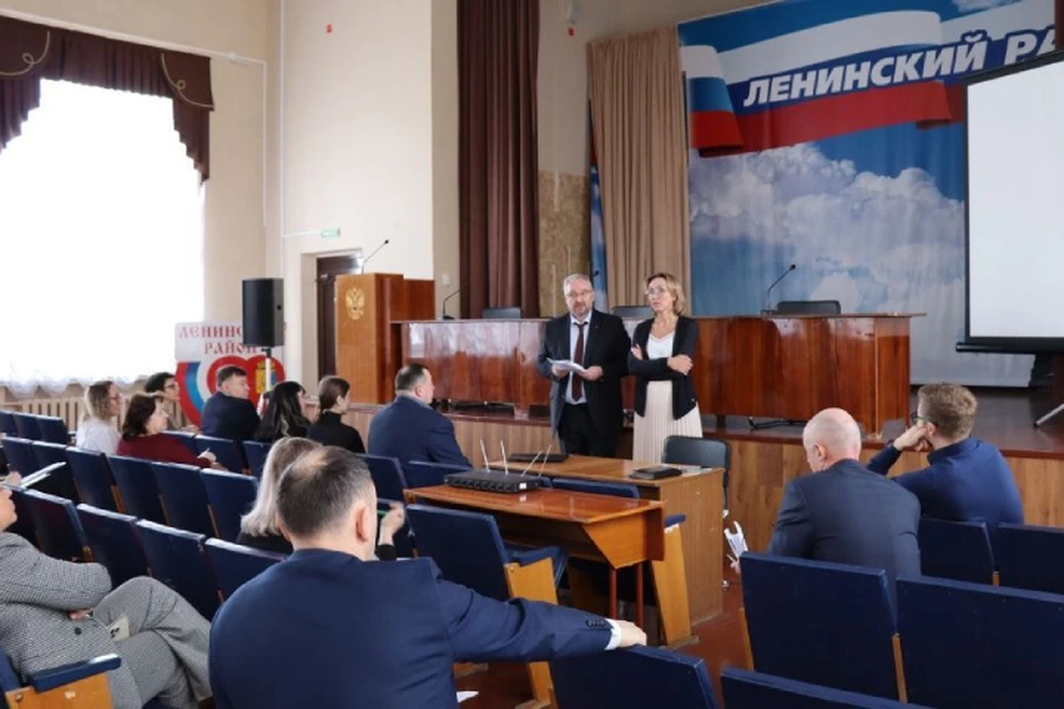 Всем участникам собрания предложили внести свои мысли по проведению праздничных мероприятий. ФОТО: Администрация города Киров
