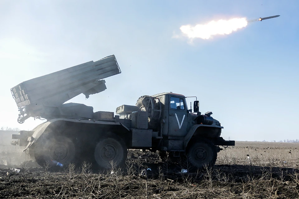 Наши воины продолжают в зоне специальной военной операции планомерно денацифицировать и демилитаризировать вооруженные формирования киевского режима