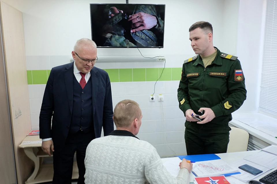 Глава региона лично посетил сборный пункт в Лянгасово. ФОТО: правительство Кировской области