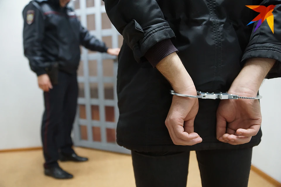 52-летнего иностранца задержали и доставили в отдел полиции.