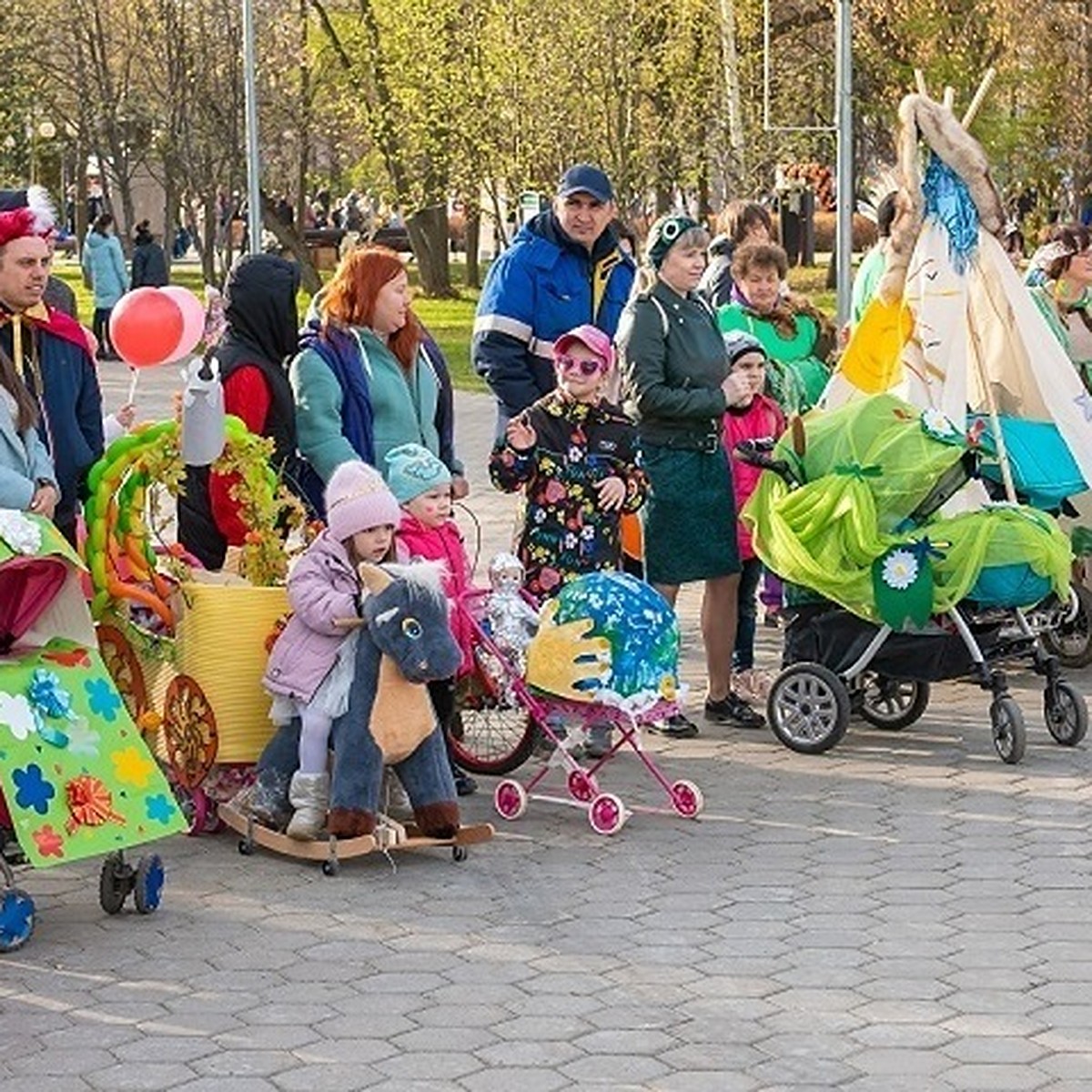 Как украсить детскую коляску на парад колясок
