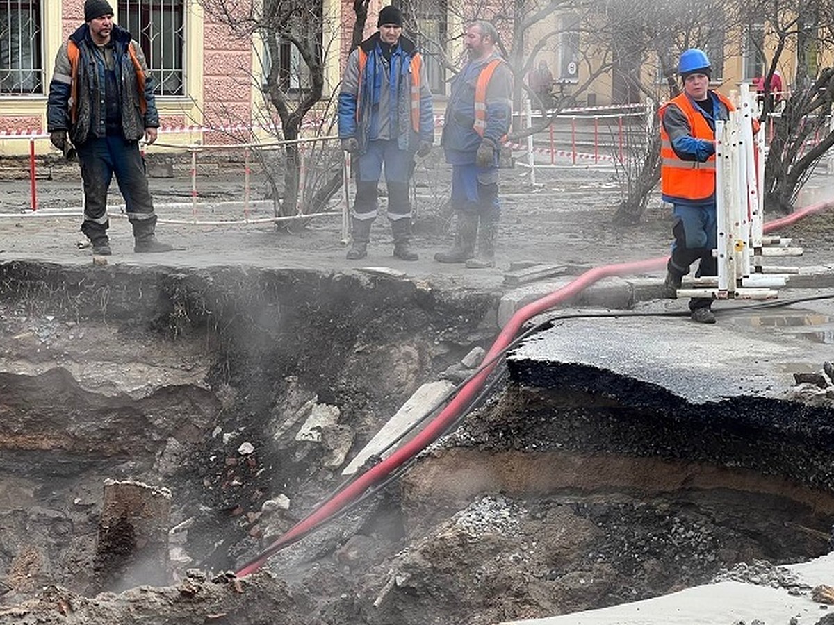 На отсутствие отопления пожаловались жильцы дома на Дровяной улице в  Петербурге, где прорвало трубу с кипятком - KP.RU