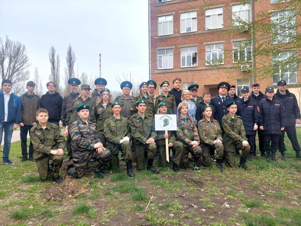 В Ростове больше шести тысяч человек приняли участие в Дне древонасаждения. Фото: пресс-служба администраии Ростова