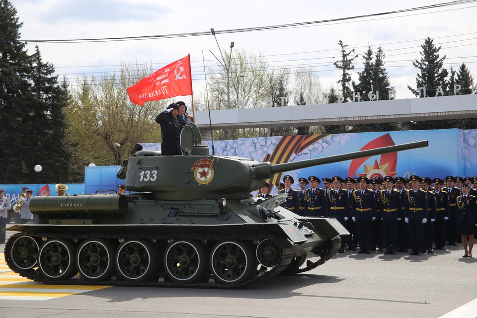 В Красноярске отменили парад военной техники на День Победы