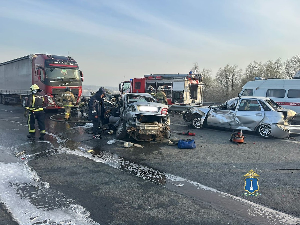 14 апреля под Ульяновском столкнулись восемь автомобилей - KP.RU