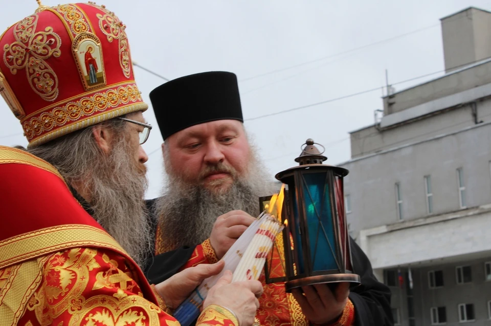 В Томск доставили благодатный огонь. Фото: Наталья Качановская/АиФ-Томск