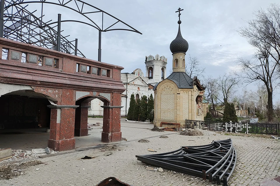 Никольская обитель – самый известный и почитаемый монастырь Донбасса. Он - на передовой, там под обстрелами живут монахи.