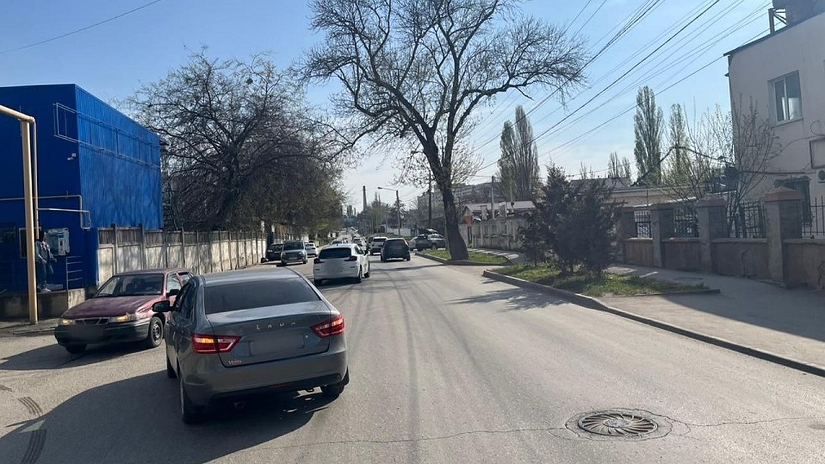 Появилось видео с моментом ДТП в Симферополе, в котором пострадали двое  пешеходов - KP.RU