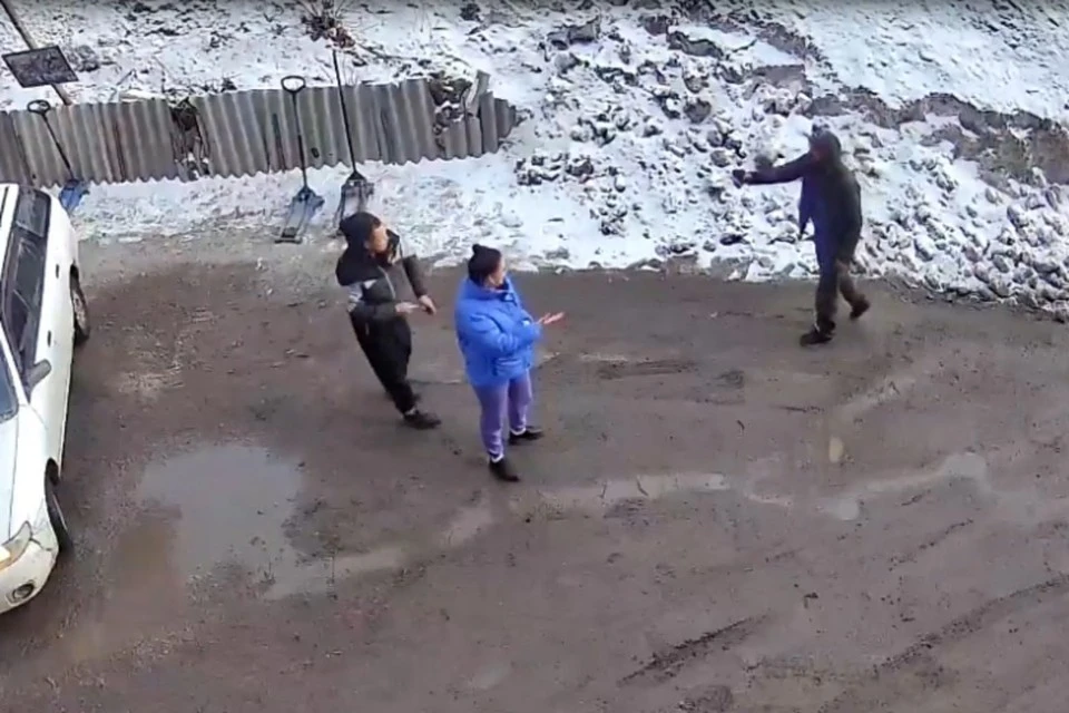 В поселке под Новосибирском два бизнесмена устроили перестрелку из-за конкуренции. Фото: стоп-кадр видео Telegram-канала "Экстренный НСК".