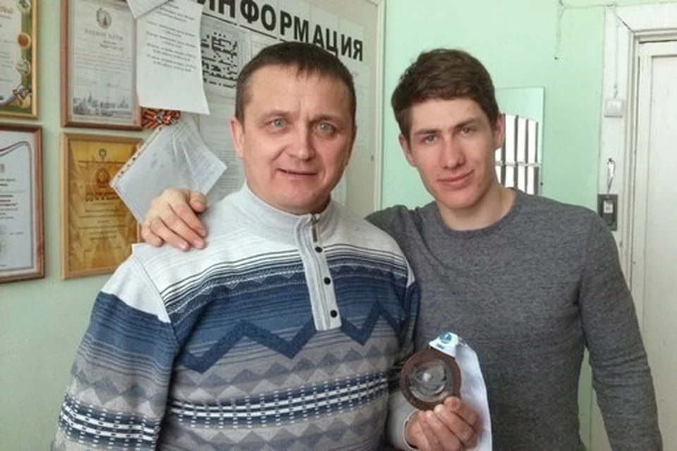 Эдуард Латыпов, став знаменитостью, не теряет связи со своим наставником Маратом Шавалиевым. Фото: "Бердэмлек"