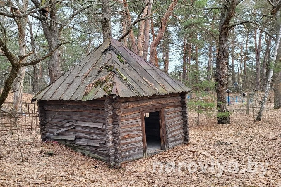 Та самая каплица в Дерновичах, где была найдена икона. Фото: narovlya.by