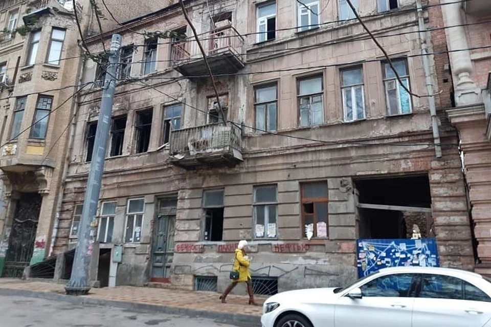 На данный момент 4 тысячи кв. метров опасного жилья покинули 205 человек.