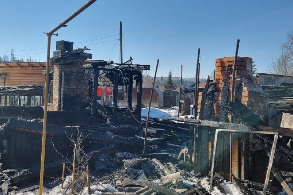 СК возбудил уголовное дело после гибели четырех человек на пожаре в Усть-Илимске
