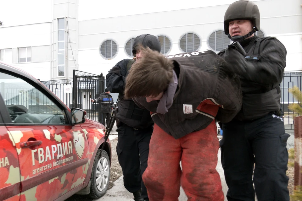 Новосибирские гэбээровцы провели тренировку по задержанию террориста в ...