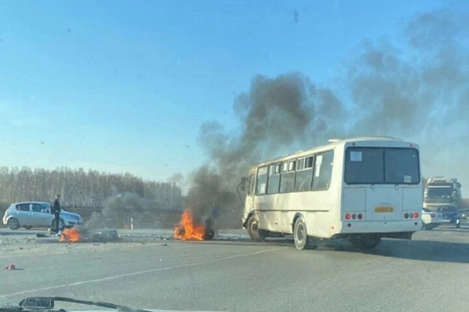 При повороте автобус не предоставил преимущество водителю мотоцикла. Фото: читатель "КП-Екатеринбург"