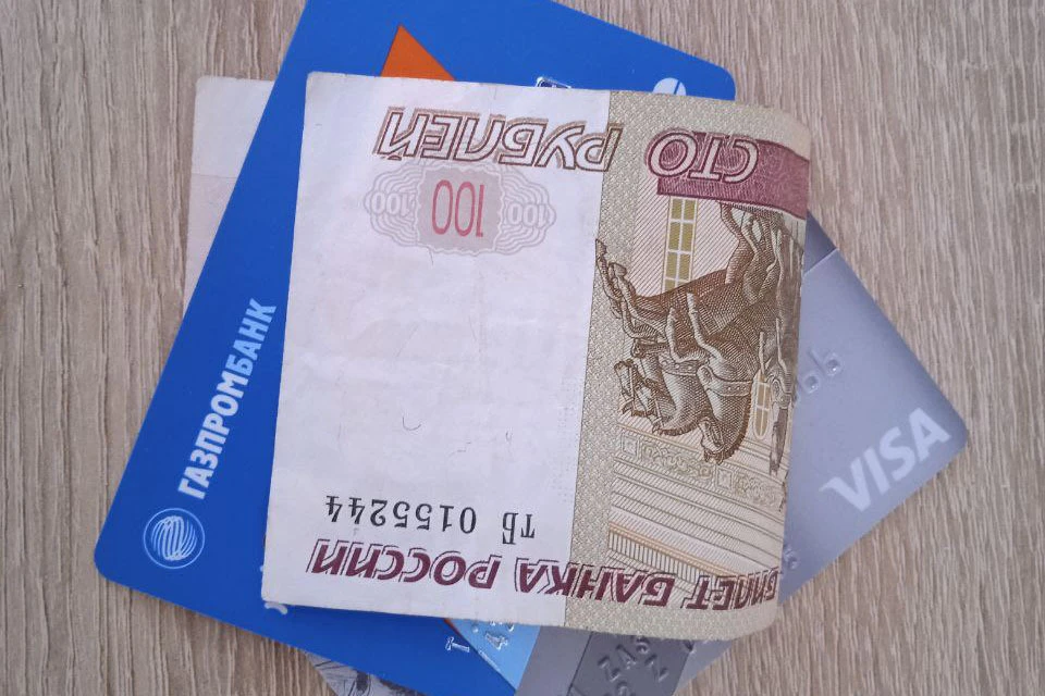 Подозреваемые перечисляли медику суммы от 10 тыс. до 275 тыс. рублей