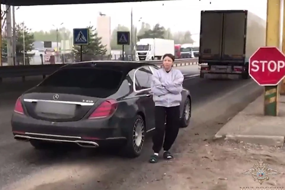 41-летнюю звезду соцсетей и коуча задержали минувшей ночью в Смоленской области, когда она пыталась пересечь российско-белорусскую границу на арендованном «Майбахе». Фото: МВД РФ