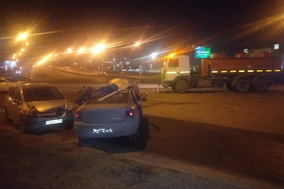 Авария случилась ночью. Фото: Госавтоинспекция Новосибирской области.