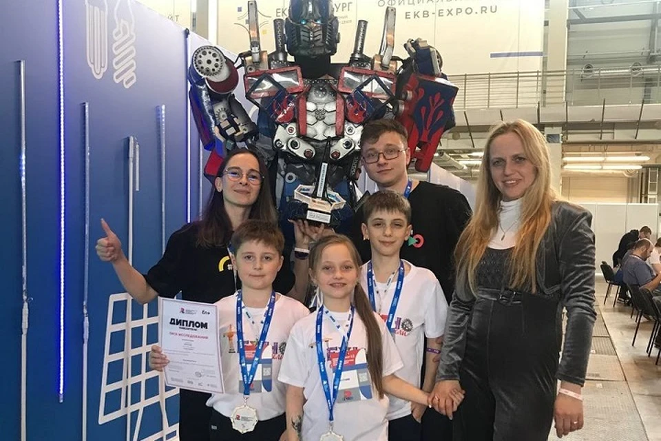 Школьники из Луганска победили в чемпионате робототехники. Фото - правительство ЛНР