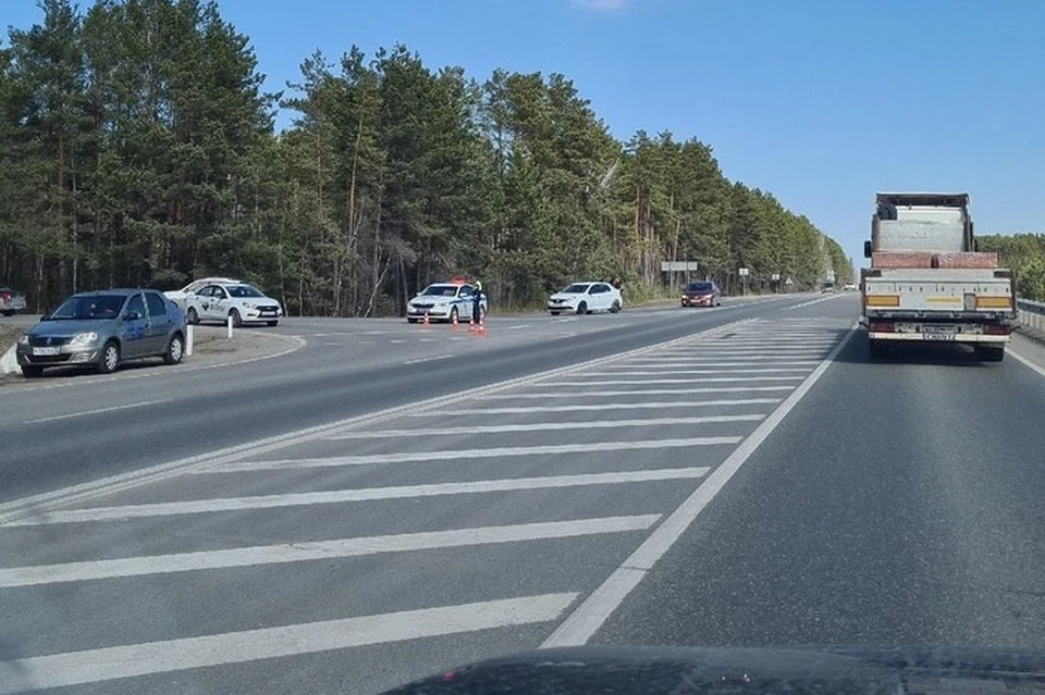 Из-за ветра и метели ограничено движение транспорта на участке трассы Сургут-Когалым