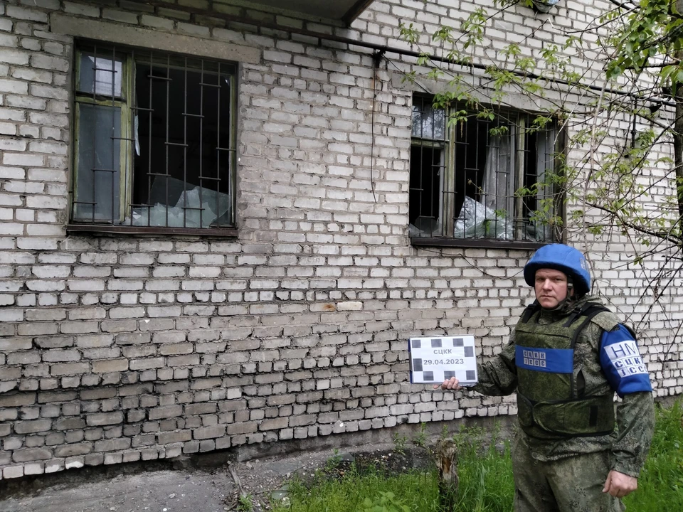 Разрушенный дом. Швейная фабрика брянковчанка. Лнр брянка сегодня. Луганская республика брянка. Многоэтажный дом.