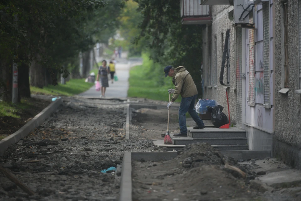 Ремонтом тротуаров велели заняться в первую очередь.