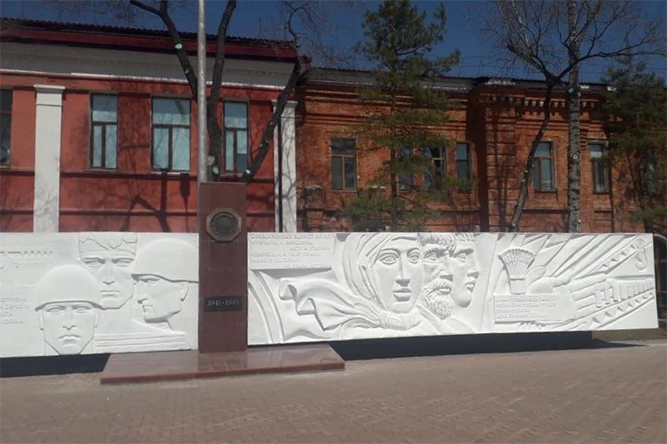 Работы проводятся на площади Победы.