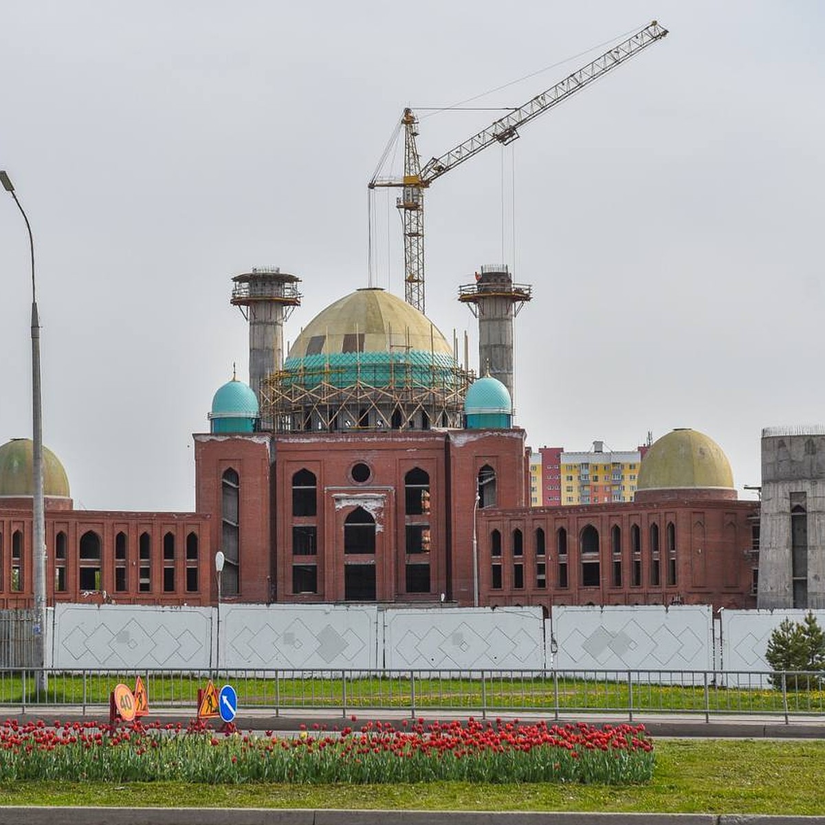 В Набережных Челнах началась облицовка центрального купола Соборной мечети  - KP.RU