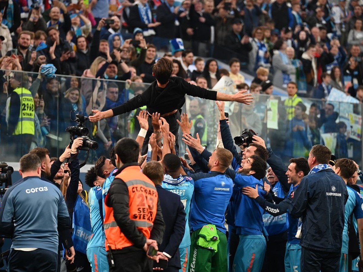 Jolly nevsky зенит. Зенит чемпион 25. Акинфеев зенит-цска 2:1. Парад голубых. Игра зенит 25 мая 2024.