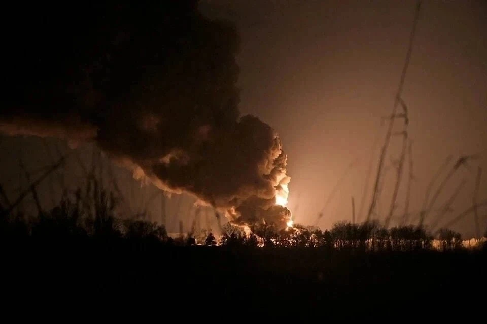 Резервуар с дизельным топливом поврежден после взрывов в Киеве