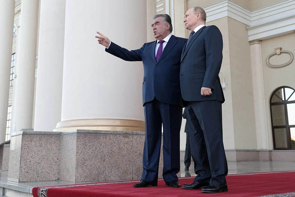 Президент Таджикистана Рахмон по приглашению Путина отправился в Москву для участия в Параде Победы