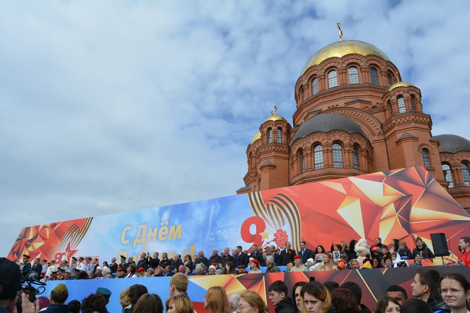 Во время парада было множество важных гостей